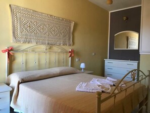 3 chambres, fer et planche à repasser, Wi-Fi gratuit, draps fournis