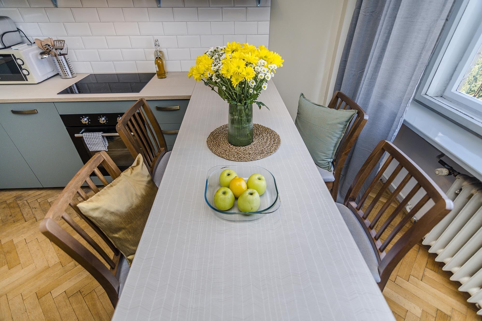 ทราดิชันนัลอพาร์ทเมนท์ | ครัวส่วนตัว | ตู้เย็น, ไมโครเวฟ, เตาอบ, เตาประกอบอาหาร