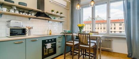 Traditional Apartment | Private kitchen | Fridge, microwave, oven, stovetop