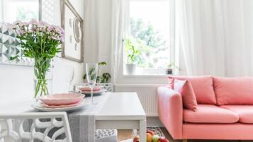 Studio | Living area | Flat-screen TV