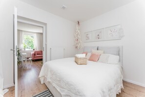 Studio | Yksilöllisesti sisustettu, yksilöllisesti kalustettu, työpöytä