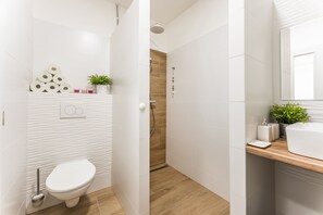 Studio | Bathroom | Shower, free toiletries, hair dryer, towels - APT in Alb. nad Orlici by Michal&Friends (Albrechtice nad Orlicí)