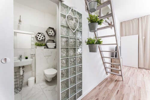 APT in Alb. nad Orlici by Michal&Friends