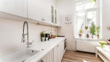 Comfort Apartment | Private kitchen | Fridge, microwave, oven, stovetop