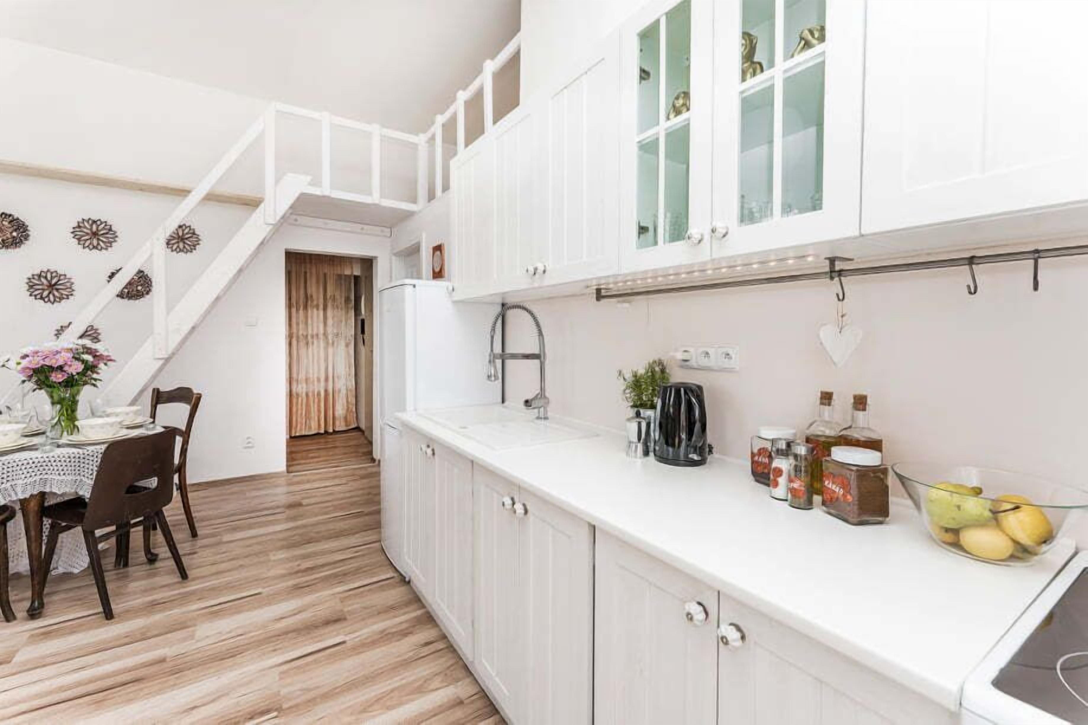 Comfort Apartment | Private kitchen | Fridge, microwave, oven, stovetop