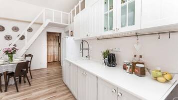 Comfort Apartment | Private kitchen | Fridge, microwave, oven, stovetop