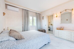 3 chambres, fer et planche à repasser, Wi-Fi gratuit, draps fournis