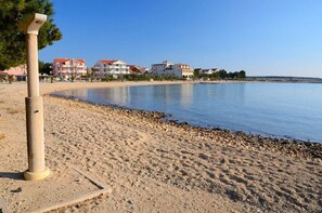 Beach nearby - Apartments Vlado, (16209), Povljana, hr (Povljana)