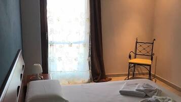 3 slaapkamers, een strijkplank/strijkijzer, gratis wifi, beddengoed