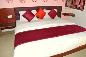 Desk, free WiFi - Hotel Raj Palace (Ahmedabad)