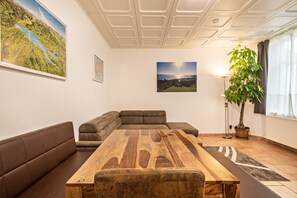 TV - Stylish Holiday Apartment "Tuna" in Old Building Villa, with Mountain View (Sigmarszell)
