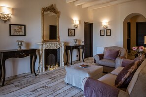 Lobby sitting area - B&B Donna Carolina Luxury Rooms (Cefalù)