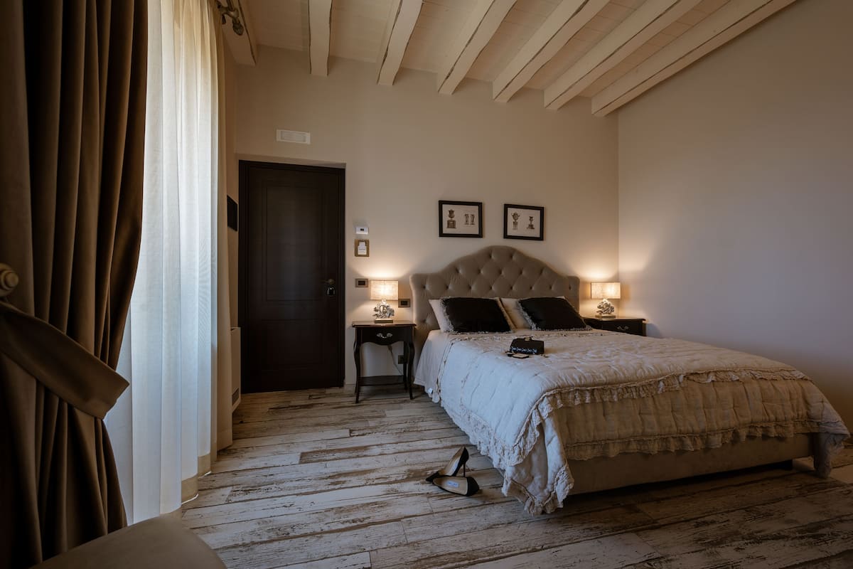 Deluxe Double Room | Desk, WiFi (free)