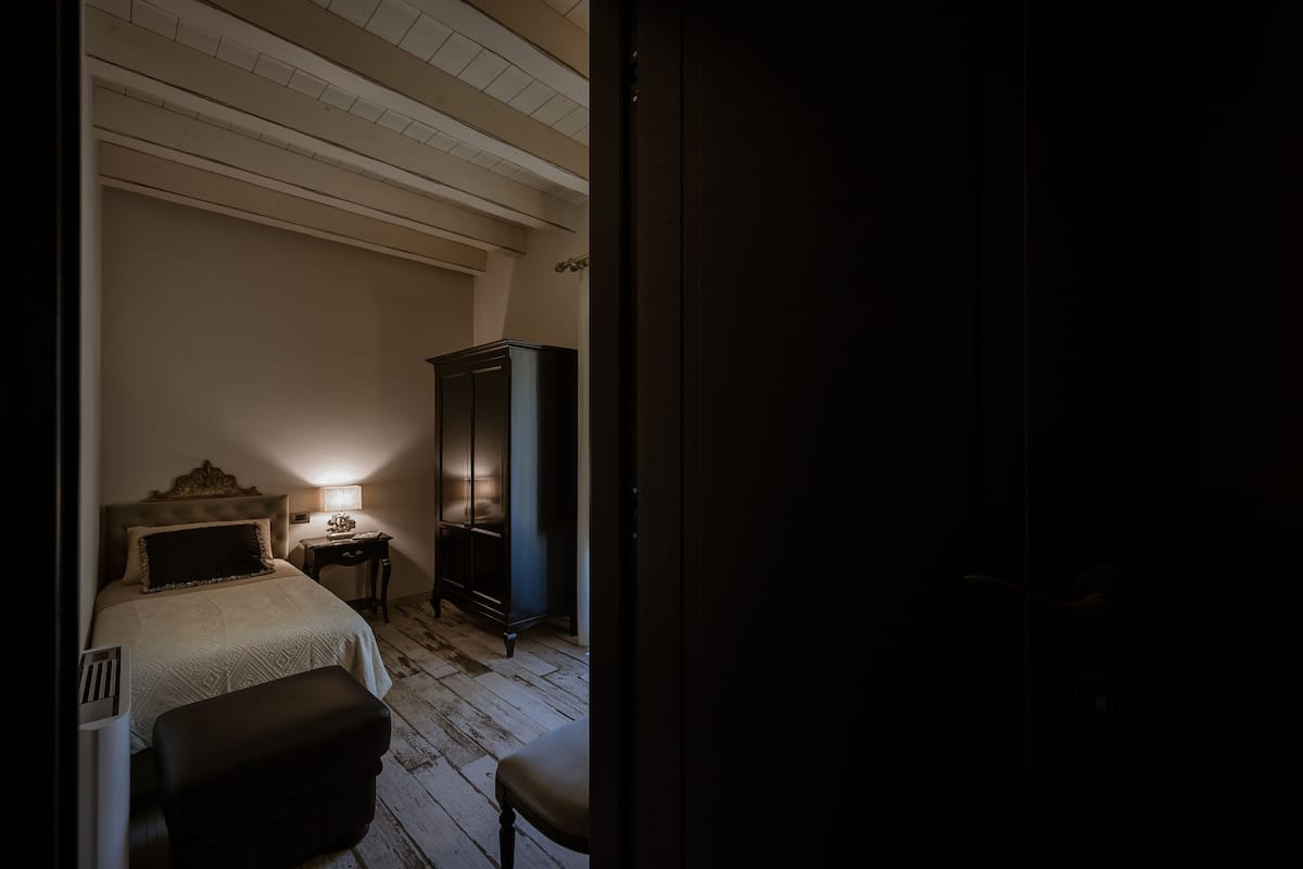 Deluxe Single Room | Desk, WiFi (free)