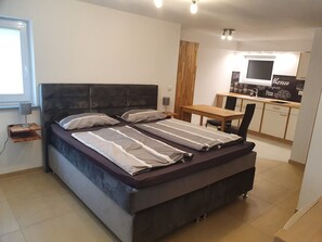 1 bedroom, free WiFi, bed sheets - Charming Studio Apartment “Casa Rindler” with Mountain View (Sigmarszell)