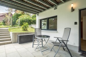 Terrace/patio - Charming Studio Apartment “Casa Rindler” with Mountain View (Sigmarszell)