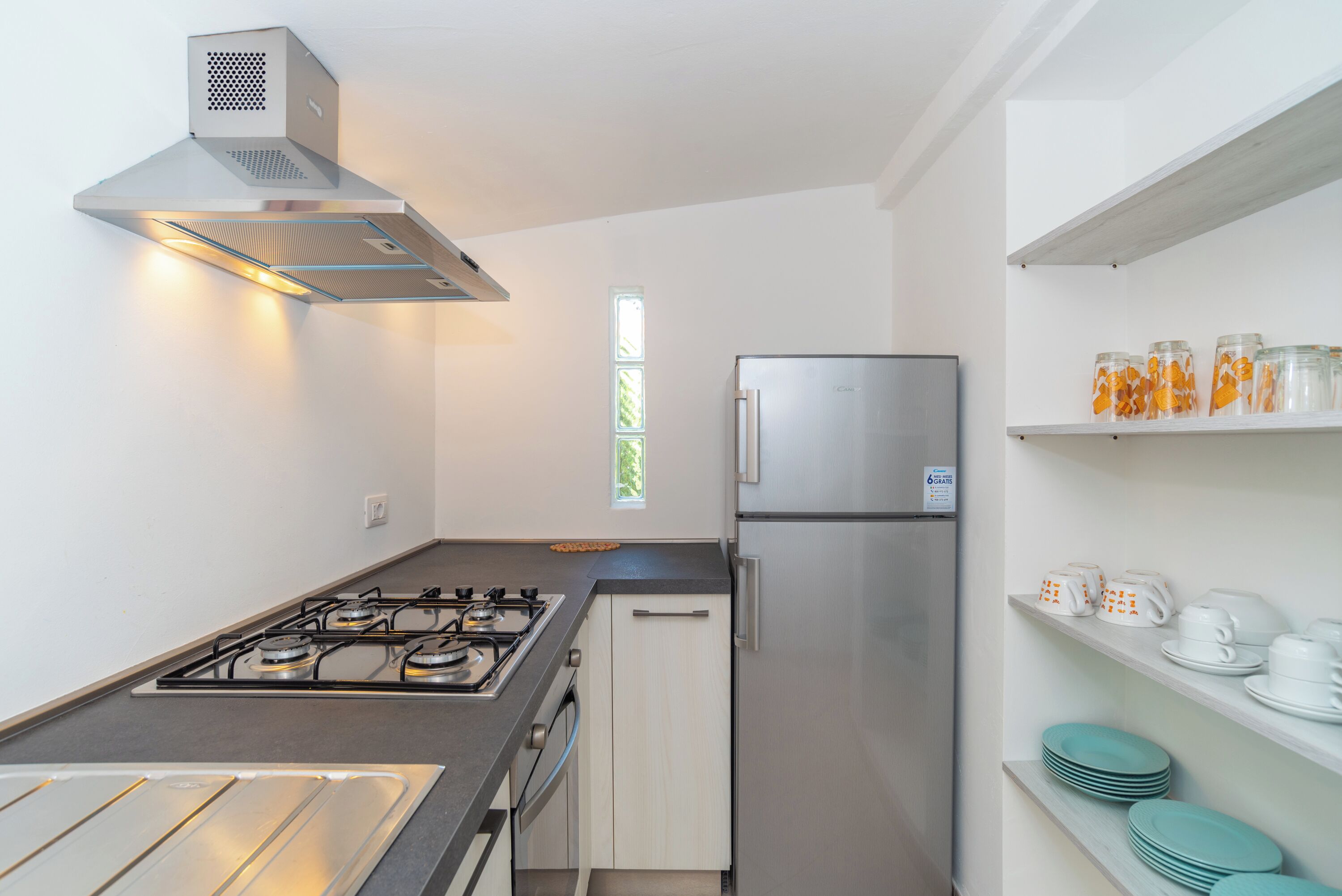 Fridge, oven, stovetop, coffee/tea maker