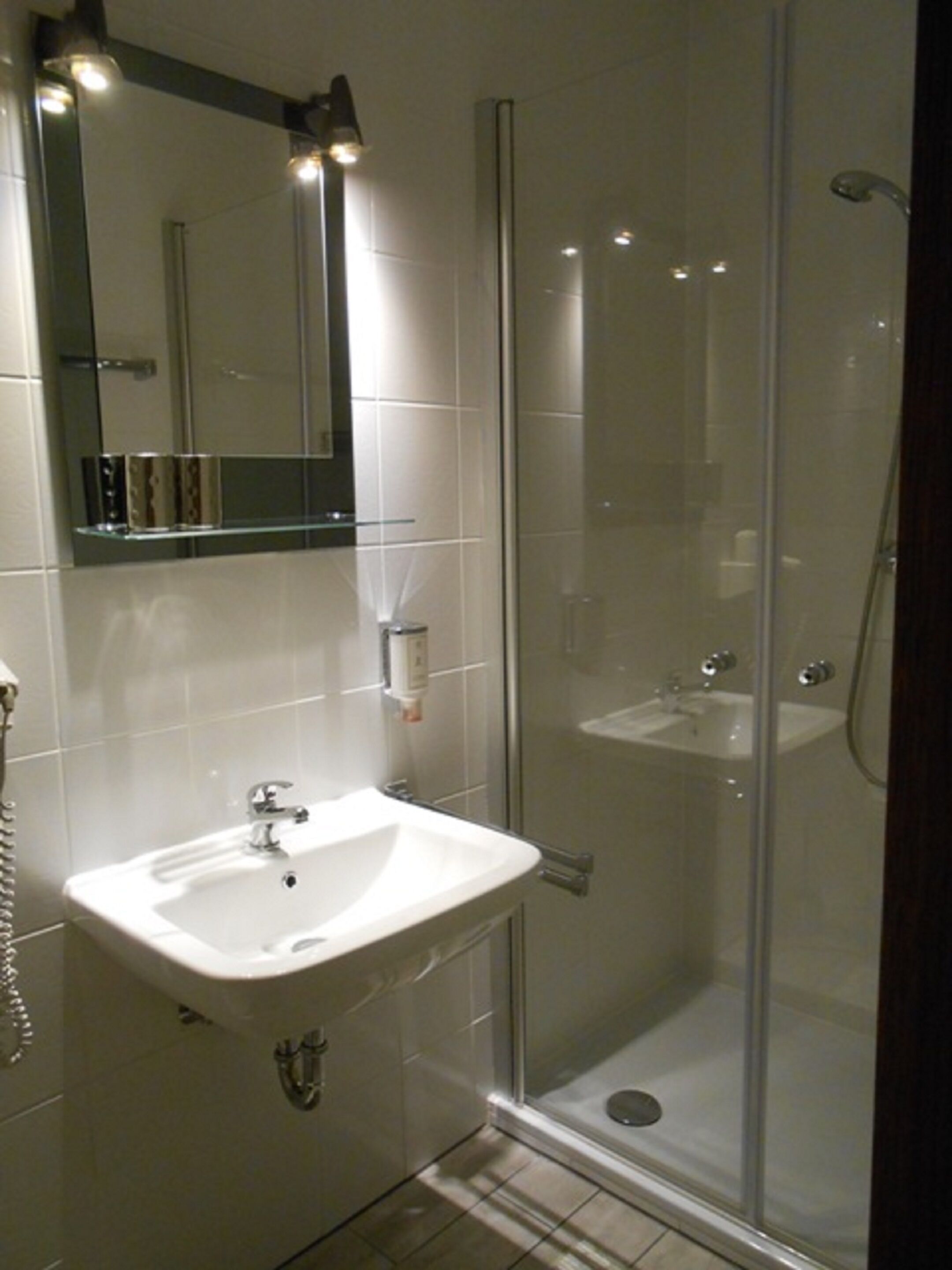 Doppelzimmer, Balkon | Badezimmer | Dusche, Handtücher