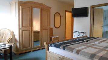 Triple Room | Free WiFi, bed sheets