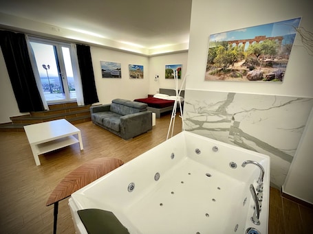 Panoramic Studio Suite, Jetted Tub, Sea View | Desk, laptop workspace, blackout drapes, iron/ironing board. Villa Leucatia Bed&Events