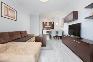 Televisión y oficina 