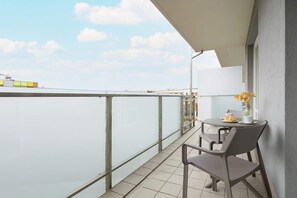 Outdoor dining - Aquarius 110 Kołobrzeg | Seaside Apartment | Swimming Pool & Jacuzzi | Balconies (Kolobrzeg)