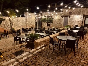 Outdoor dining - Cottage Myrtle (Giarratana)