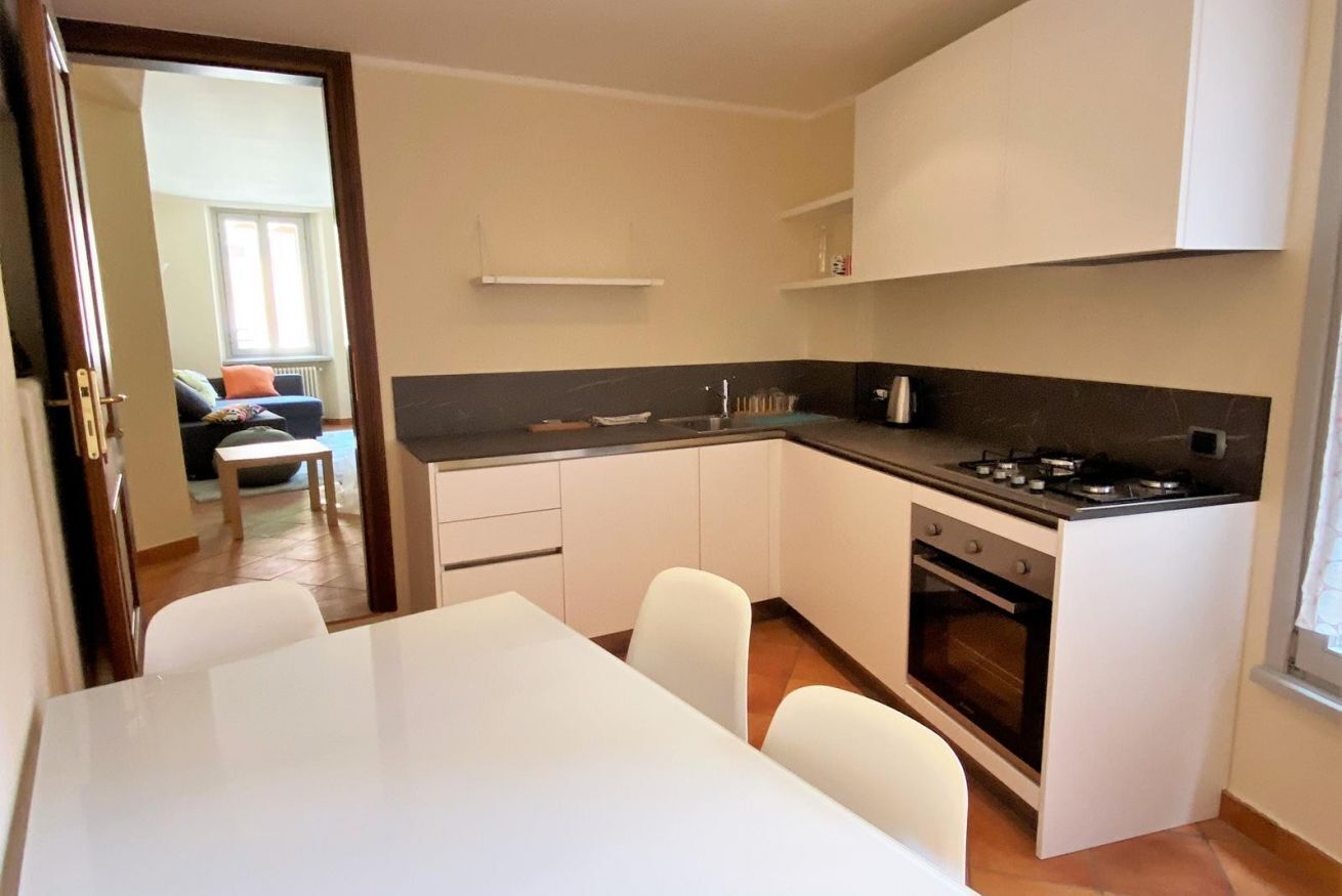 Coffee/tea maker, fridge, oven, stovetop