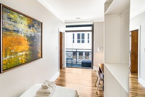 3 bedrooms, iron/ironing board, free WiFi, bed sheets - Spacious Downtown Condo w/ Balcony by Lucky Savannah (Savannah)