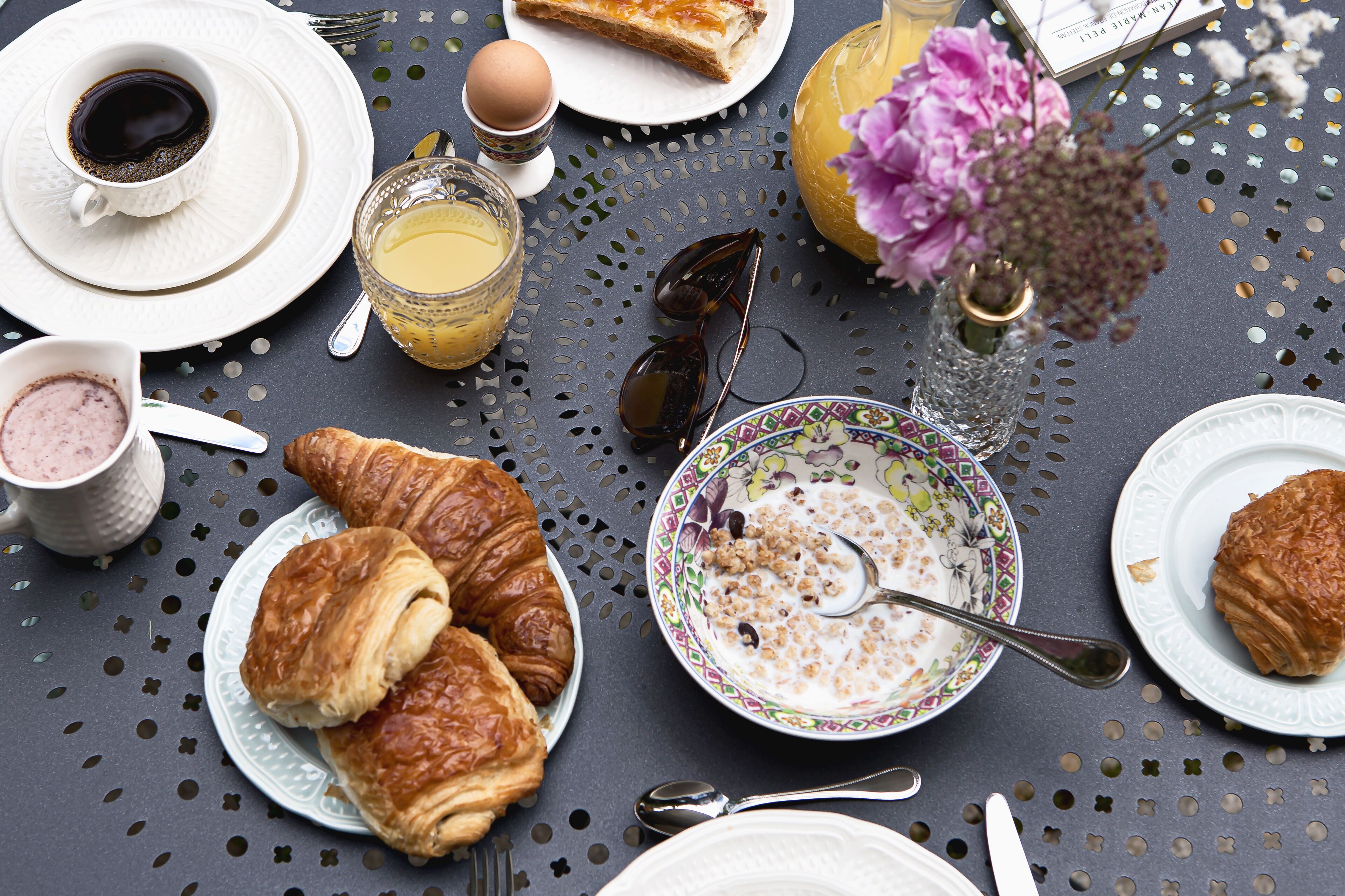daily buffet breakfast (eur 15 per person)