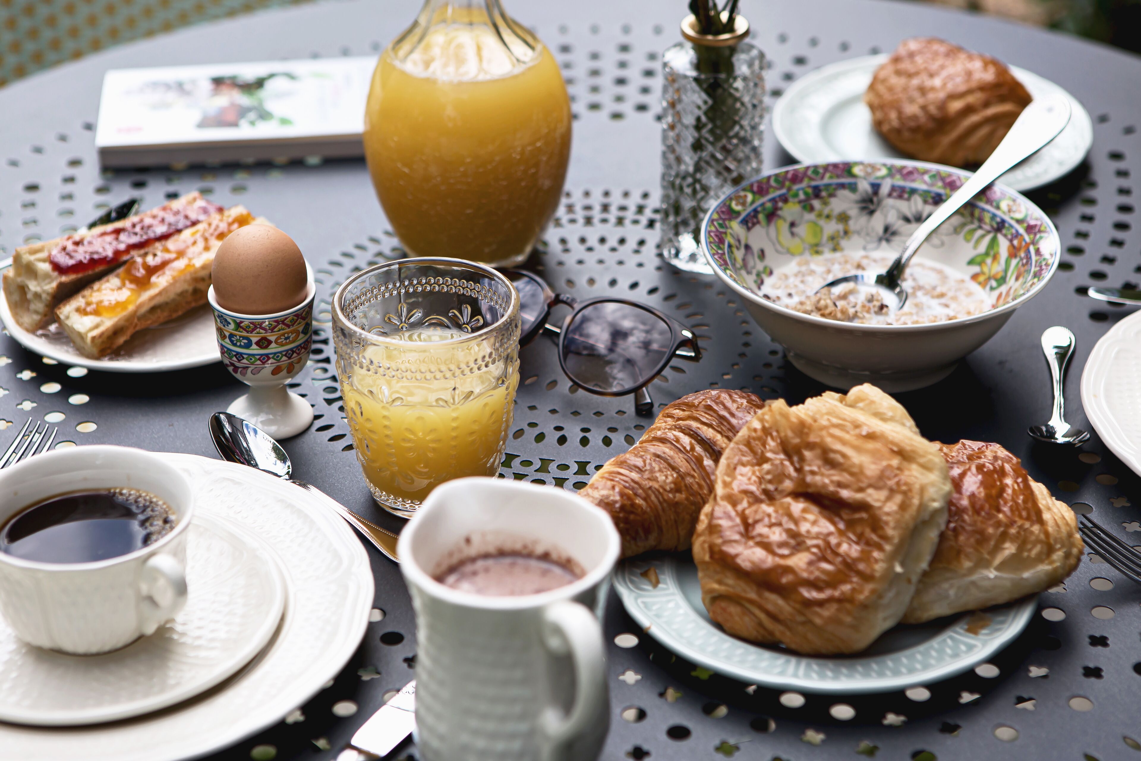 daily buffet breakfast (eur 15 per person)