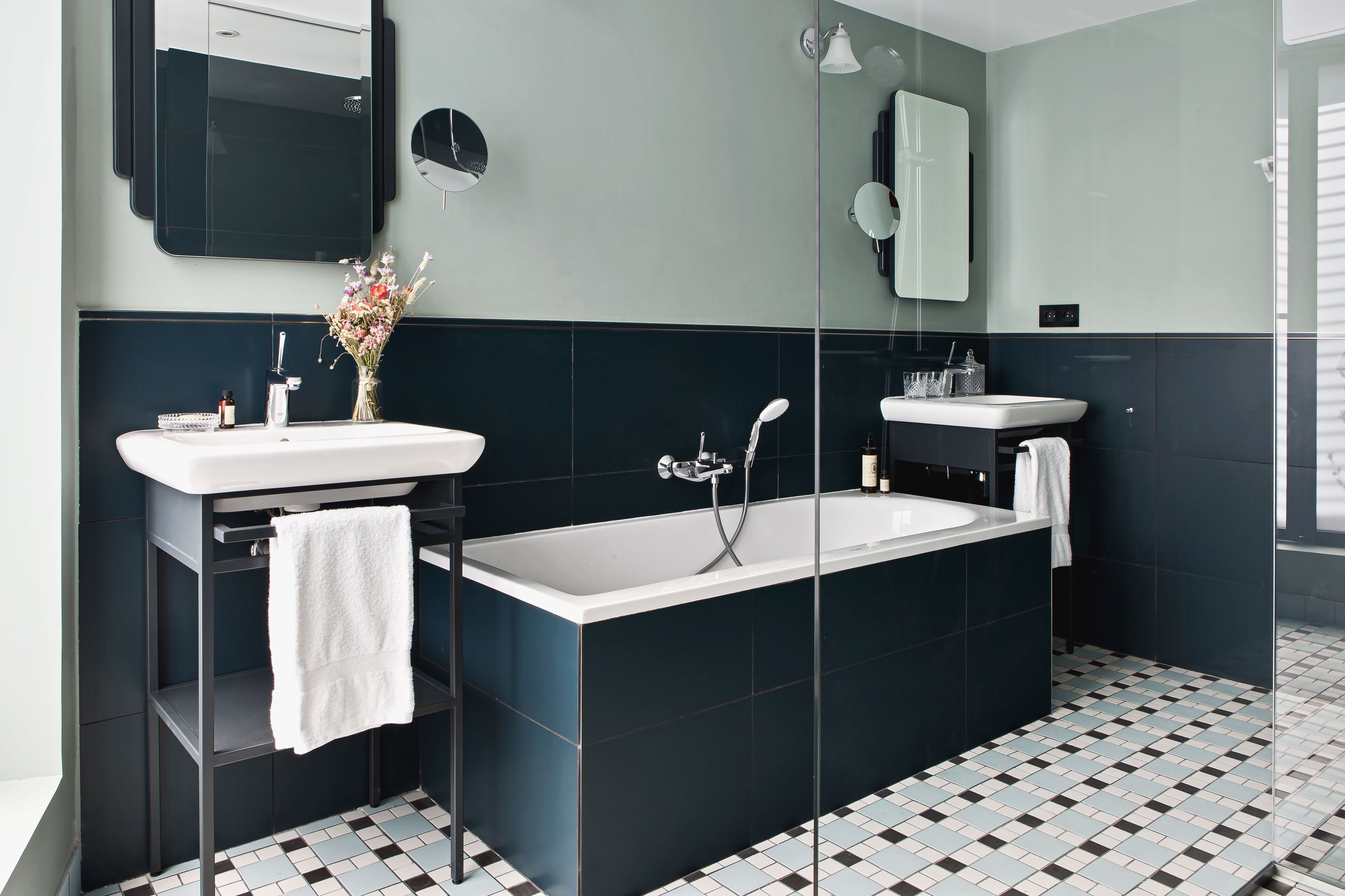 room (la grande hibiscus) | bathroom | designer toiletries, hair dryer, slippers, towels