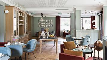 Dagelijks ontbijtbuffet (EUR 15 per persoon)