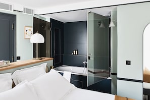 Habitación (Privilège Passiflore) | Minibar, caja fuerte, decoración individual y mobiliario individual