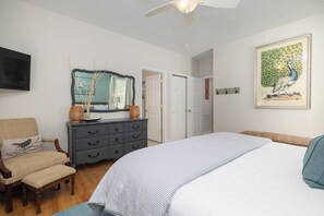 4 habitaciones, tabla de planchar con plancha, internet y ropa de cama 