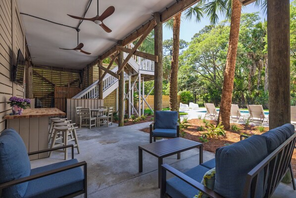 Outdoor dining