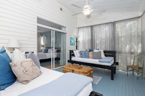4 bedrooms, iron/ironing board, internet, bed sheets