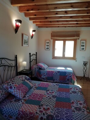 4 habitaciones, insonorización y tabla de planchar con plancha 