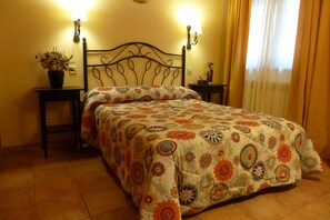4 bedrooms, soundproofing, iron/ironing board, travel cot - La Casa de Bernuy, a haven of tranquility. (Bernuy de Porreros)