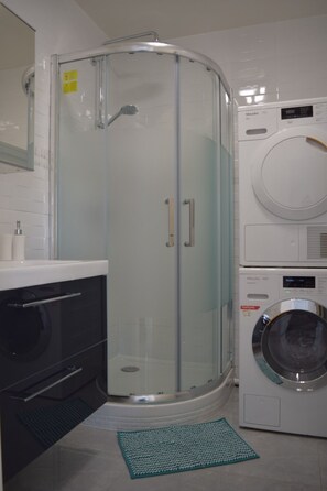 Shower, hair dryer, towels - Beautiful F3 apartment - 63m2 - 50m from RER A station (Bussy-Saint-Georges)