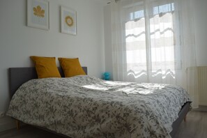 2 bedrooms, iron/ironing board, WiFi, bed sheets - Beautiful F3 apartment - 63m2 - 50m from RER A station (Bussy-Saint-Georges)