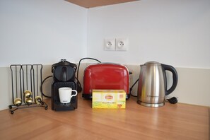 Coffee and/or coffee maker - Beautiful F3 apartment - 63m2 - 50m from RER A station (Bussy-Saint-Georges)