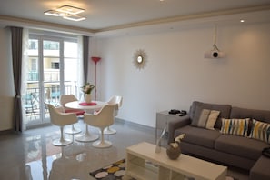 TV - Beautiful F3 apartment - 63m2 - 50m from RER A station (Bussy-Saint-Georges)