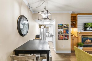 Dining - Reese's Bearadise | By Colonial Properties (Pigeon Forge)