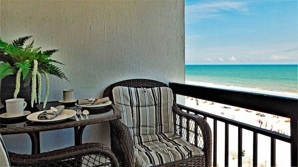 Condo | Outdoor dining