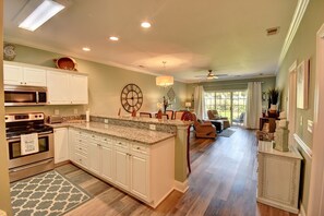 Condo, 2 Bedrooms | Private kitchen | Fridge, microwave, oven, dishwasher - 4803 Bovardia Place #102 2 Bedroom Condo by Redawning (Myrtle Beach)