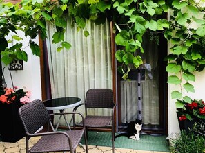 Basic Triple Room | Garden view