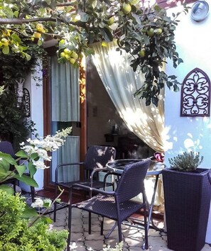 Basic Triple Room | Terrace/patio
