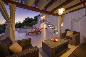 Terrace/patio - Villa Maja with 4 bedrooms, heated, private 32m2 pool, Jacuzzi, fitness room, sauna (Jesenice)