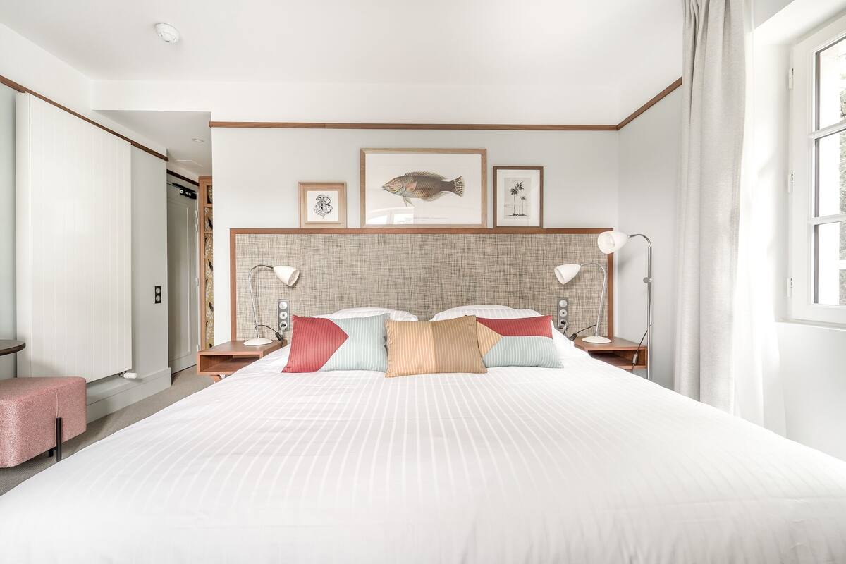 Superior kamer | Luxe beddengoed, pillowtop-bedden, een minibar, een kluis op de kamer